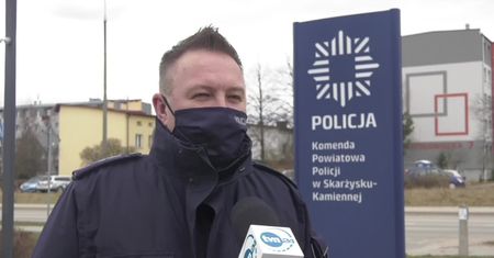 “Ściął latarnię i dwa znaki drogowe”. Pijacki rajd 77-latka w Skarżysku-Kamiennej.