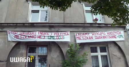 Włożyli ogromne pieniądze, by wyremontować zrujnowane mieszkania. „Teraz miasto chce sprzedać budynek deweloperowi”