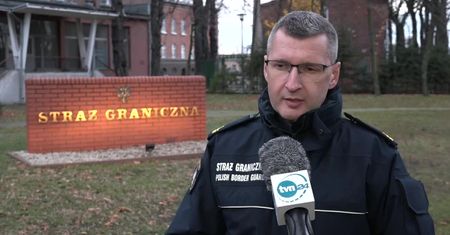 Pościg za busem z imigrantami. Kierowca uciekł, zatrzymano 10 Irakijczyków.