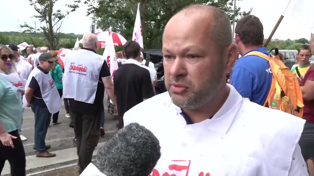 Rybacy zablokowali drogę na Hel. “Rząd nas zwodzi od tylu lat, jesteśmy w desperacji”