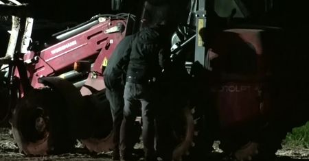Pięciolatka wpadła pod koła ładowarki na Pomorzu.