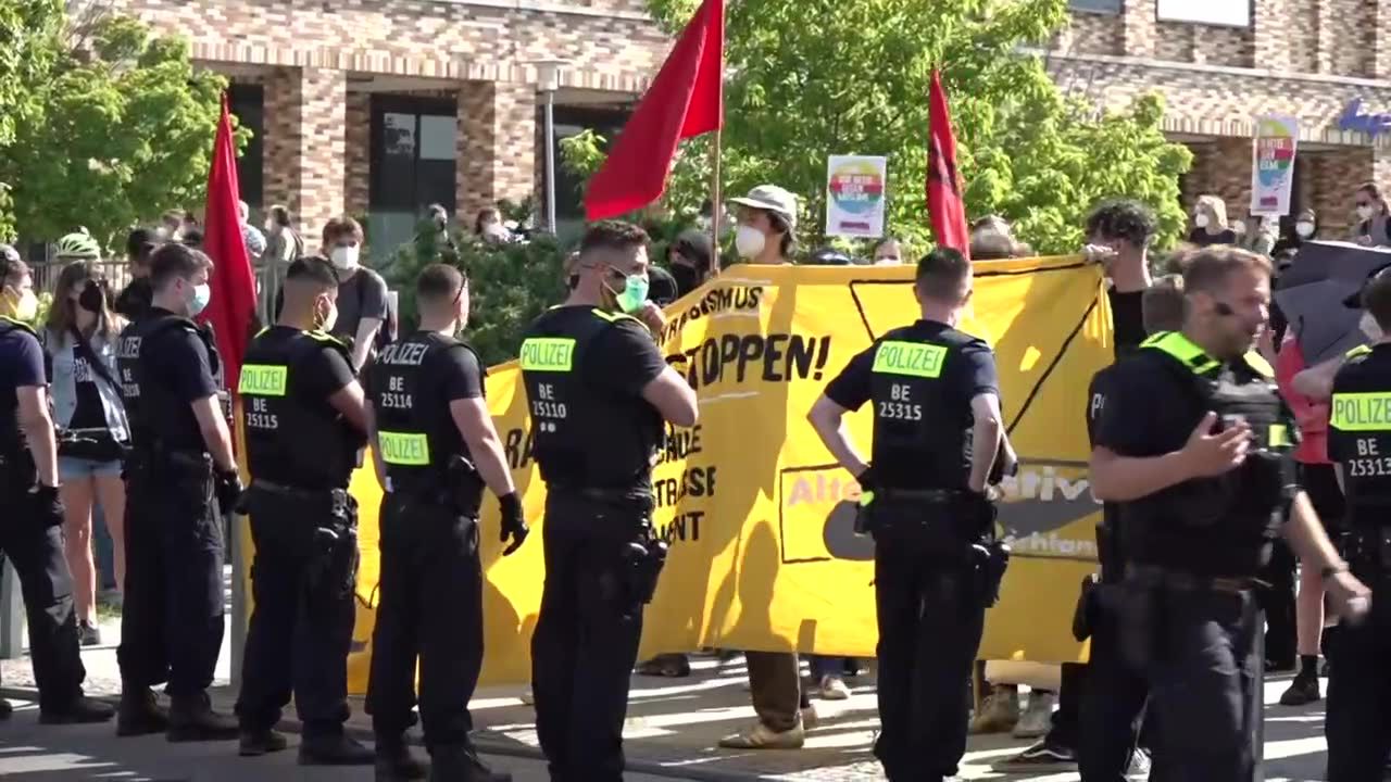 “Cały Berlin nienawidzi AfD”. Protesty przed konwencją Alternatywy dla Niemiec.