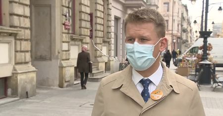 Tłumy pod punktami szczepień i zablokowane linie telefoniczne.