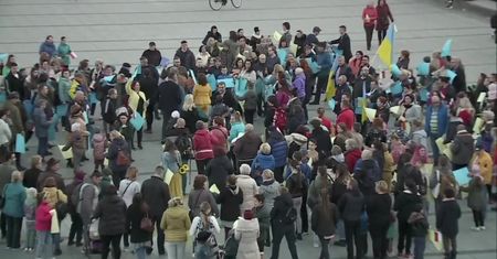 “Polska z ogromnym sercem przyjmuje Ukraińców”. Demonstracja solidarności z Ukrainą w Koszalinie