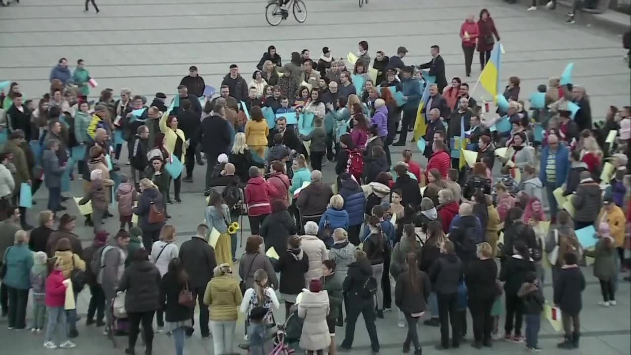 “Polska z ogromnym sercem przyjmuje Ukraińców”. Demonstracja solidarności z Ukrainą w Koszalinie