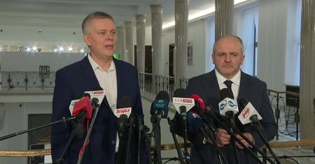 “W najczarniejszych snach nie spodziewaliśmy się, że dojdzie do takiego finału”. PO krytykuje sprzedaż stacji Lotosu koncernowi MOL