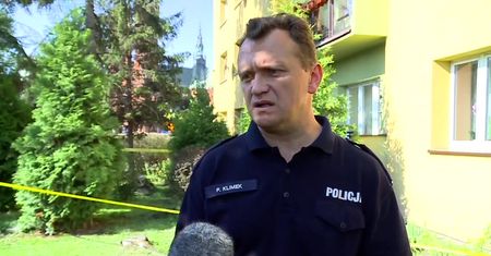 Tragedia w bloku w Tarnowie. Nie żyje siedmioletni chłopiec, dwoje dorosłych z ranami ciętymi.