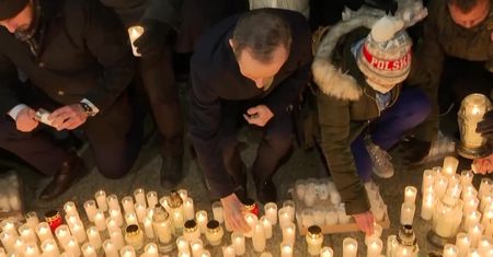 100 tys. zmarłych z powodu COVID-19. Znicze dla ofiar pandemii w okolicach Grobu Nieznanego Żołnierza