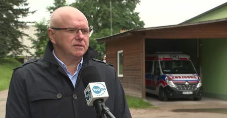 Pogotowie w Sejnach wezwano do trzech migrantów koczujących w lesie. Jeden zmarł.