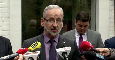 Minister zdrowia wobec czwartej fali pandemii: Wracamy do pewnego reżimu przestrzegania obostrzeń