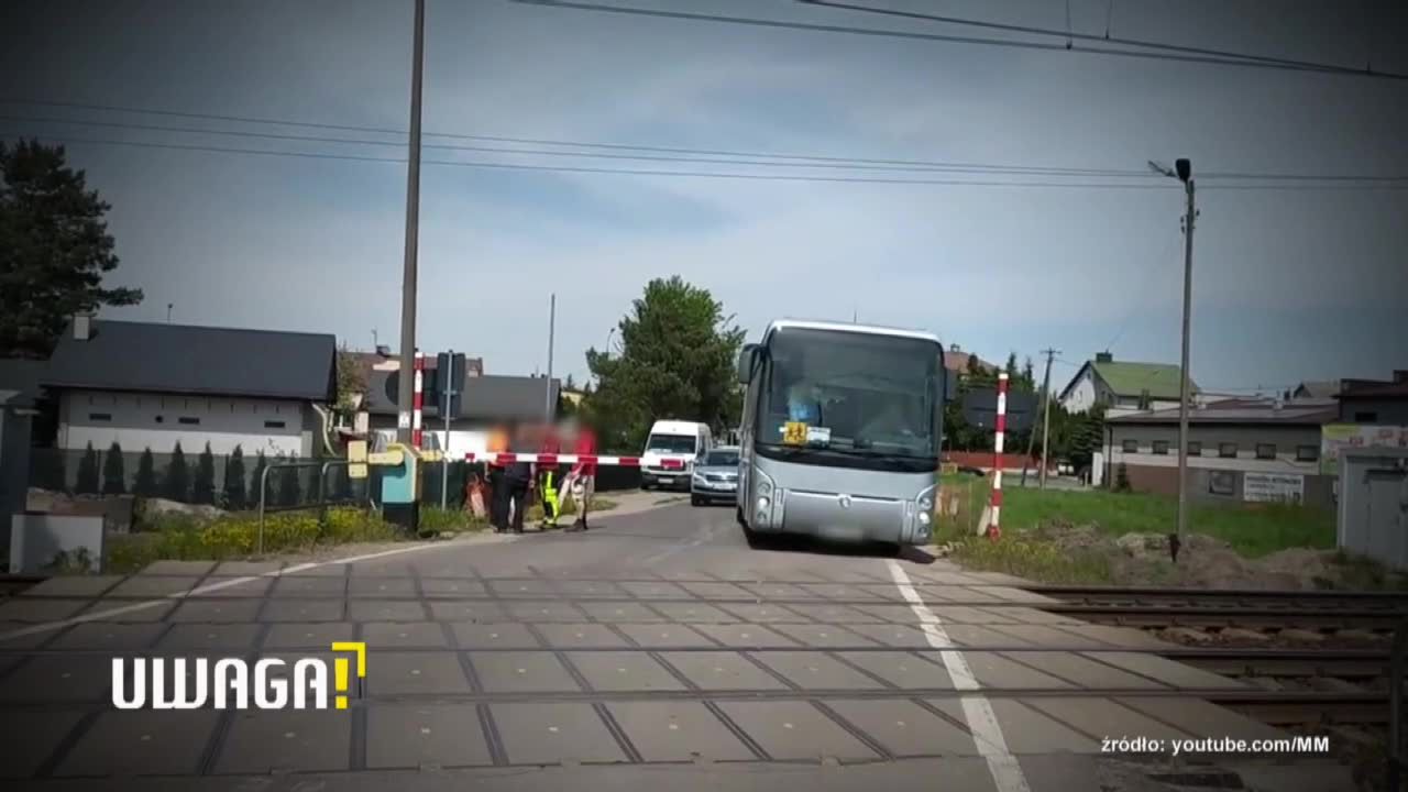 Autobus z dziećmi wjechał na zamknięty przejazd kolejowy. “Przeraziły mnie poglądy niektórych osób”