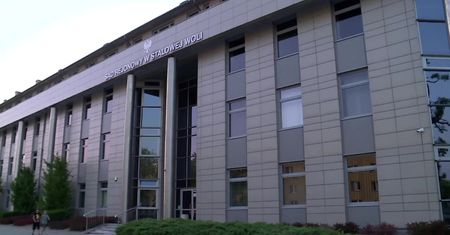 Gdy zdjęli mu kajdanki, uciekł z sądu. 31-latek zatrzymany po tygodniu