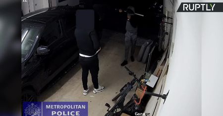 Uzbrojeni w kij bejsbolowy chcieli ukraść samochód obrońcy Arsenalu. Piłkarzowi udało się przegonić napastników