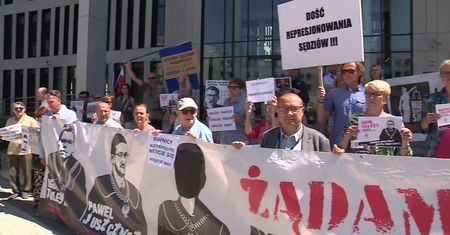 “Dereforma wymiaru sprawiedliwości”. Protest sędziów w Krakowie