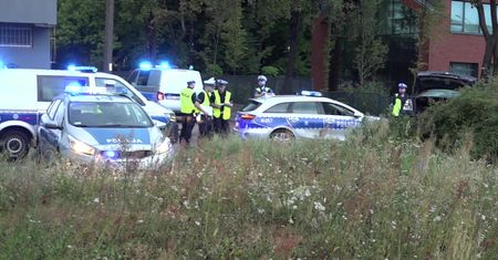 Przekroczył prędkość. Kiedy policjanci chcieli go zatrzymać, zaczął uciekać