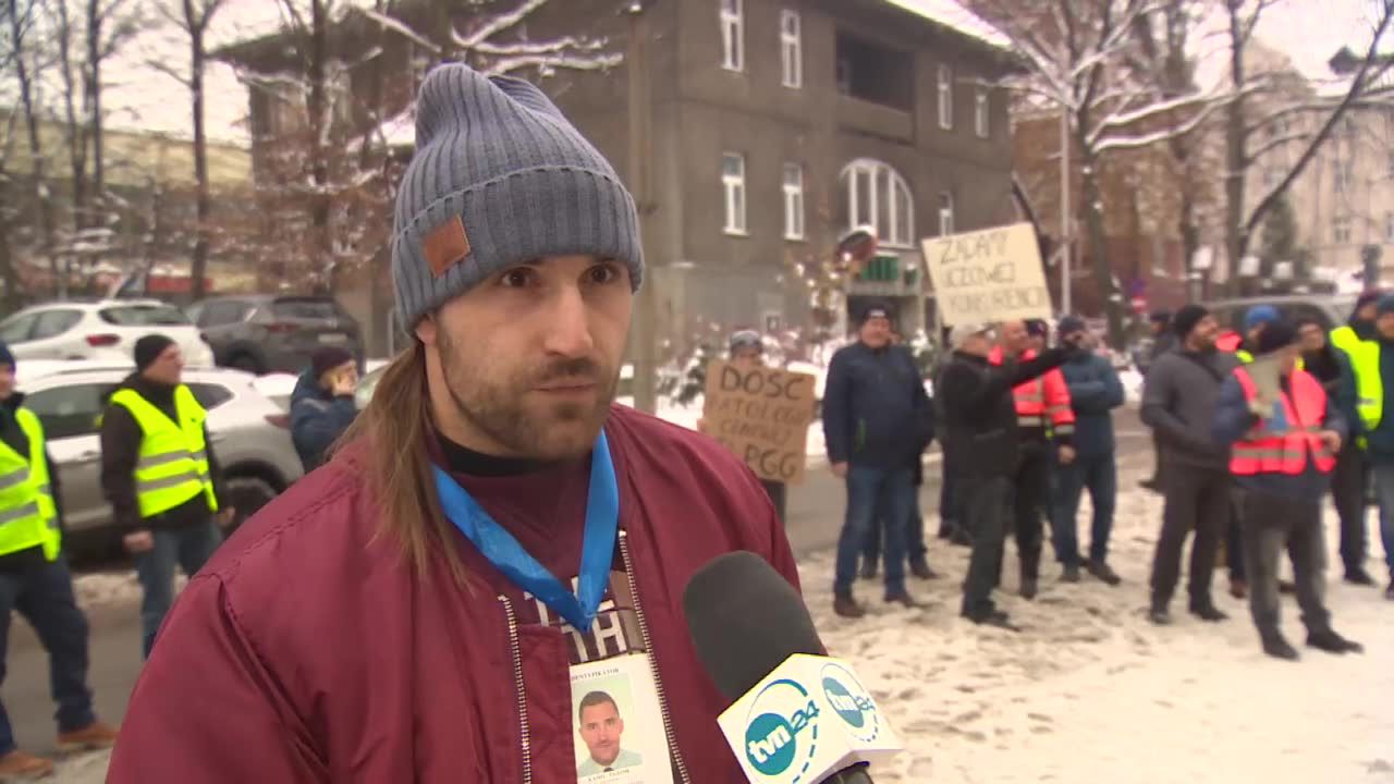 Protest przewoźników i sprzedawców węgla pod siedzibą Polskiej Grupy Górniczej