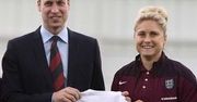 Książę William z kobiecą drużyną futbolową