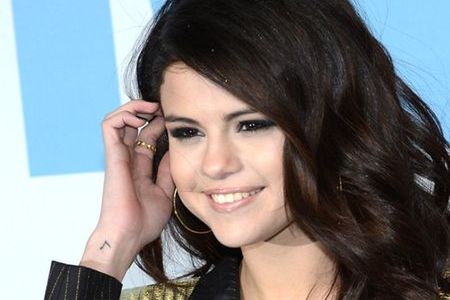 "E! RAPORT SPECJALNY": Selena Gomez opowiada o pełnym kryzysów związku z Bieberem