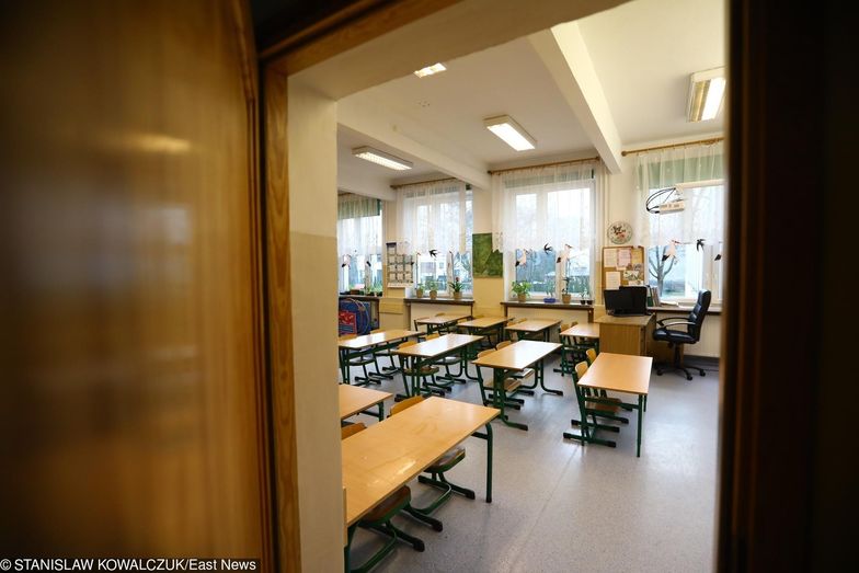 Nauczyciele stażyści zarabiają 1877 zł, a kontraktowi 1923 zł. To wciąż poniżej pensji minimalnej.