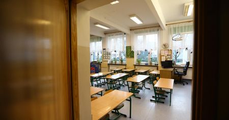 Pensja nauczyciela wzrośnie z automatu, wiejskie szkoły dostaną wyższe subwencje