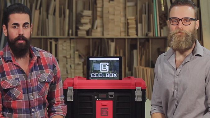 Nie chcesz, żeby twój hydraulik korzystał z tej skrzynki z narzędziami. Coolbox otworzy piwo i puści muzykę 1