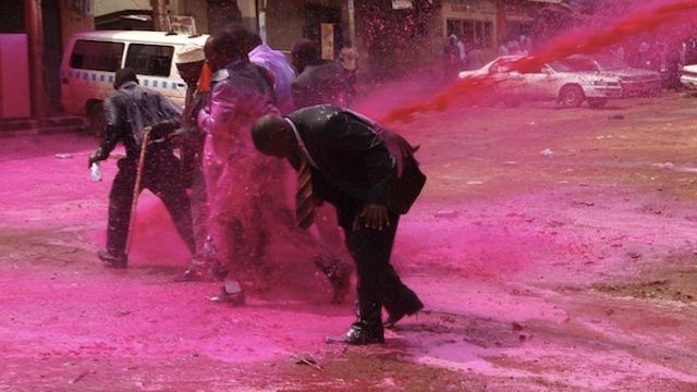 Uganda pokazuje, jak właściwie radzić sobie z tłumem 2