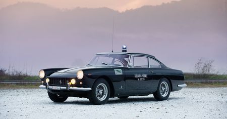 Ferrari 250 GTE włoskiej policji wystawione na sprzedaż. Nie ma drugiego takiego