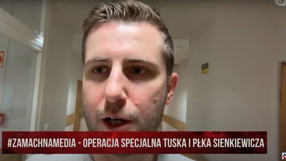 Miłosz Kłeczek relacjonował dla TV Republika strajk okupacyjny w siedzibie TVP Info
