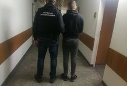 Łódzkie. Policja zatrzymała sprawców dewastacji drzwi kościoła