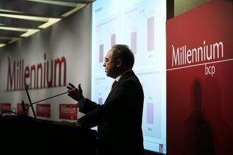 Chińczycy zainwestują we właściciela Banku Millennium 706 mln euro