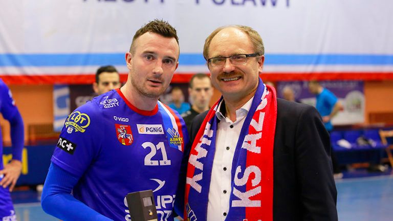 Piotr Masłowski z nagrodą MVP po meczu z Selfoss