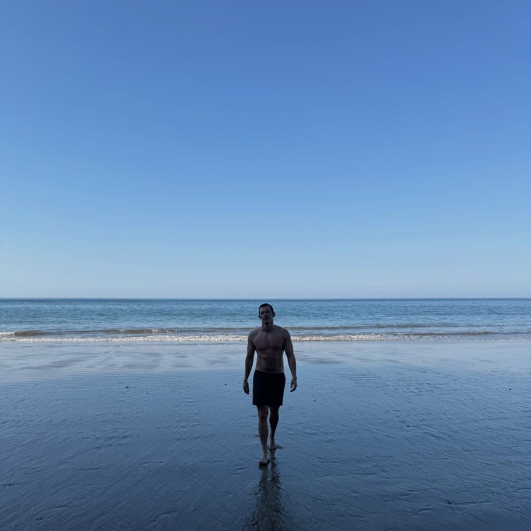 Callum Turner na wakacjach z Dua Lipą