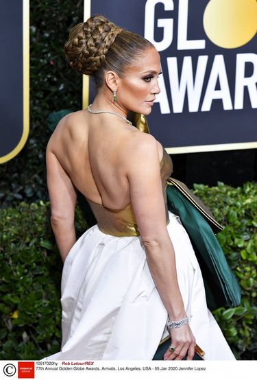 Jennifer Lopez z gołymi plecami – Złote Globy 2020