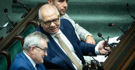"Nie znam tematu", "proszę pytać ministra". PiS unika pytań o ruch Glińskiego, opozycja ma plan