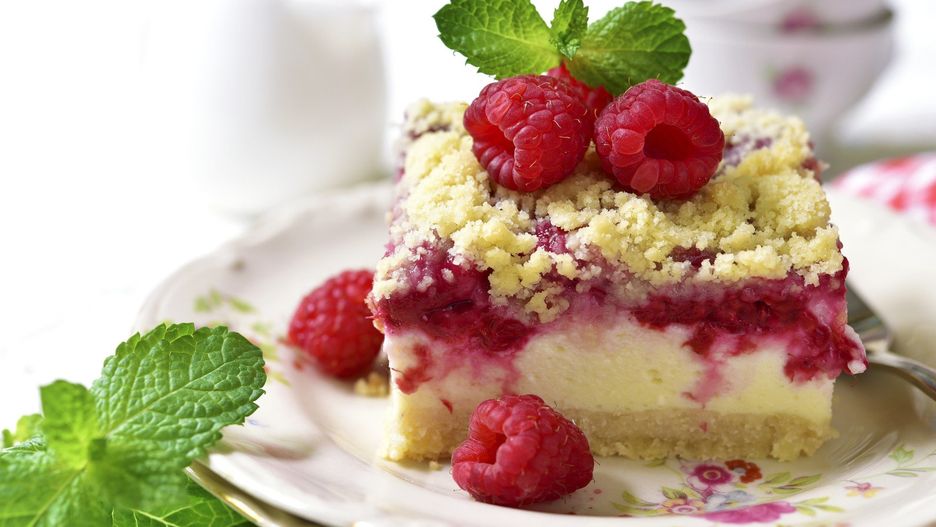 Cake with cottage cheese,raspberry and streusel.