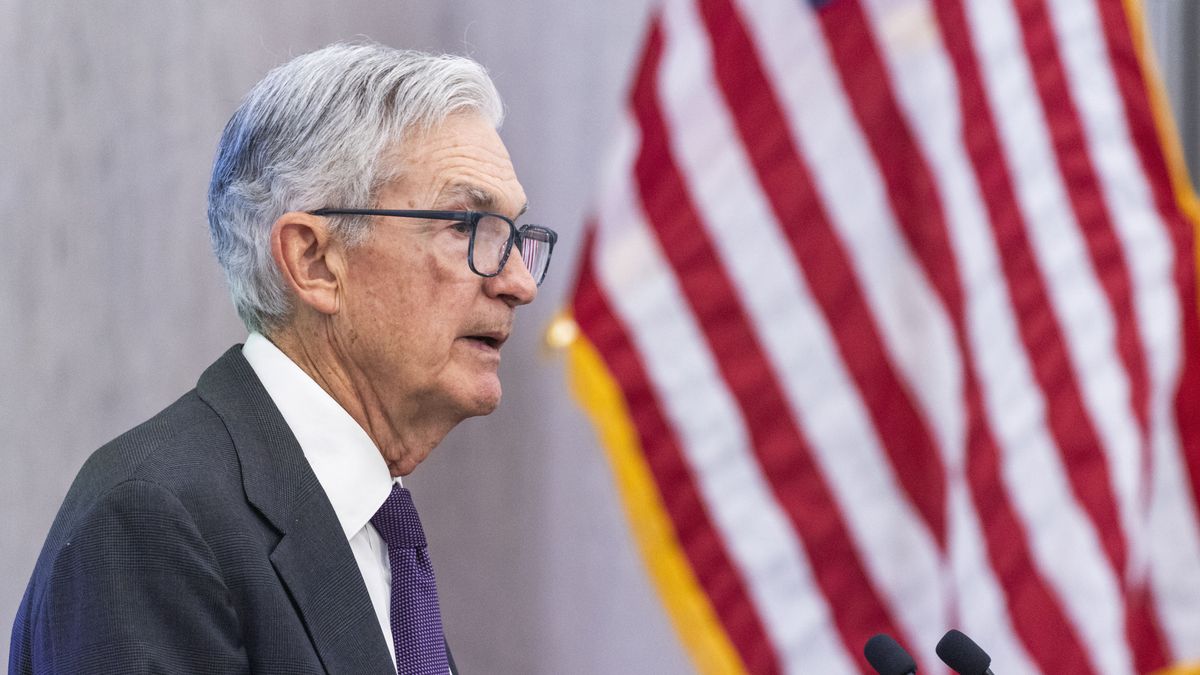 Federal Reserve Board Chair Jerome Powell delivers opening remarks during the Integrated Review of the Capital Framework for Large Banks Conference at the Federal Reserve in Washington, DC, USA, 22 July 2025. House Republicans are considering an investigation into Powell?s 2.5 billion USD renovation of the Federal Reserve building. EPA/SHAWN THEW Dostawca: PAP/EPA.