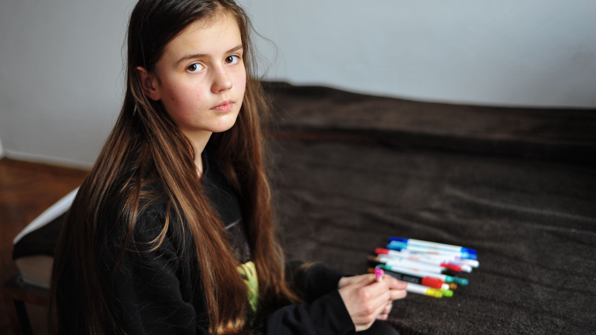 11-letnia Masza zabrała ze sobą ulubione pisaki