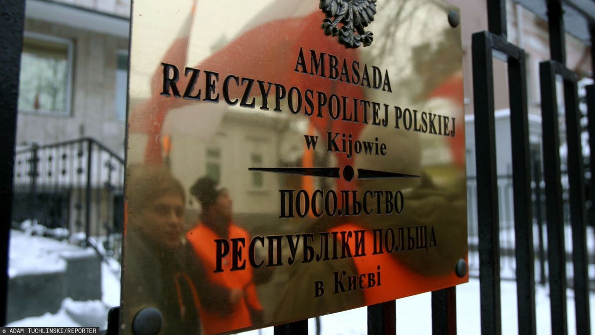 Kontrowersje przy przetargu na wizy dla Ukraińców. Ambasada faworyzuje jedną spółkę?  