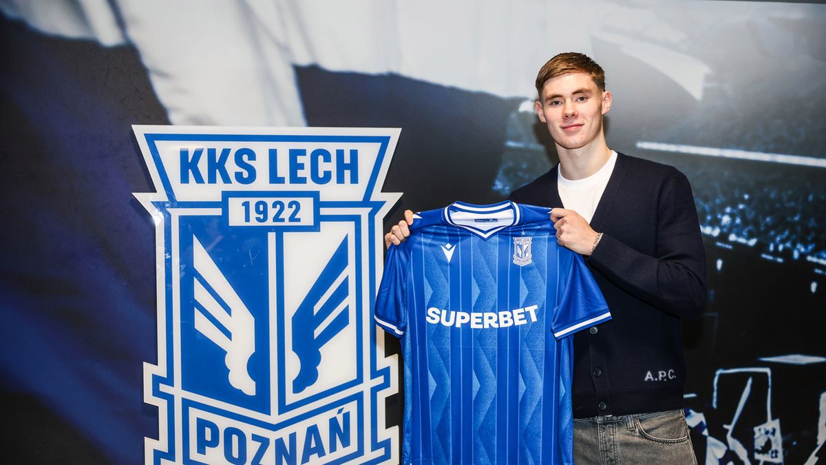 Materiały prasowe / lechpoznan.pl/ fot. Adam Jastrzębowski / Gisli Thordarson po podpisaniu kontraktu z Lechem Poznań