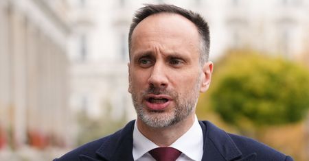 "Niech pan nie żartuje". Przechodzień przerwał konferencję Kowalskiego