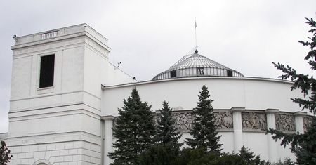 Szokujące chwile w stolicy! Poseł chodził po dachu Sejmu!