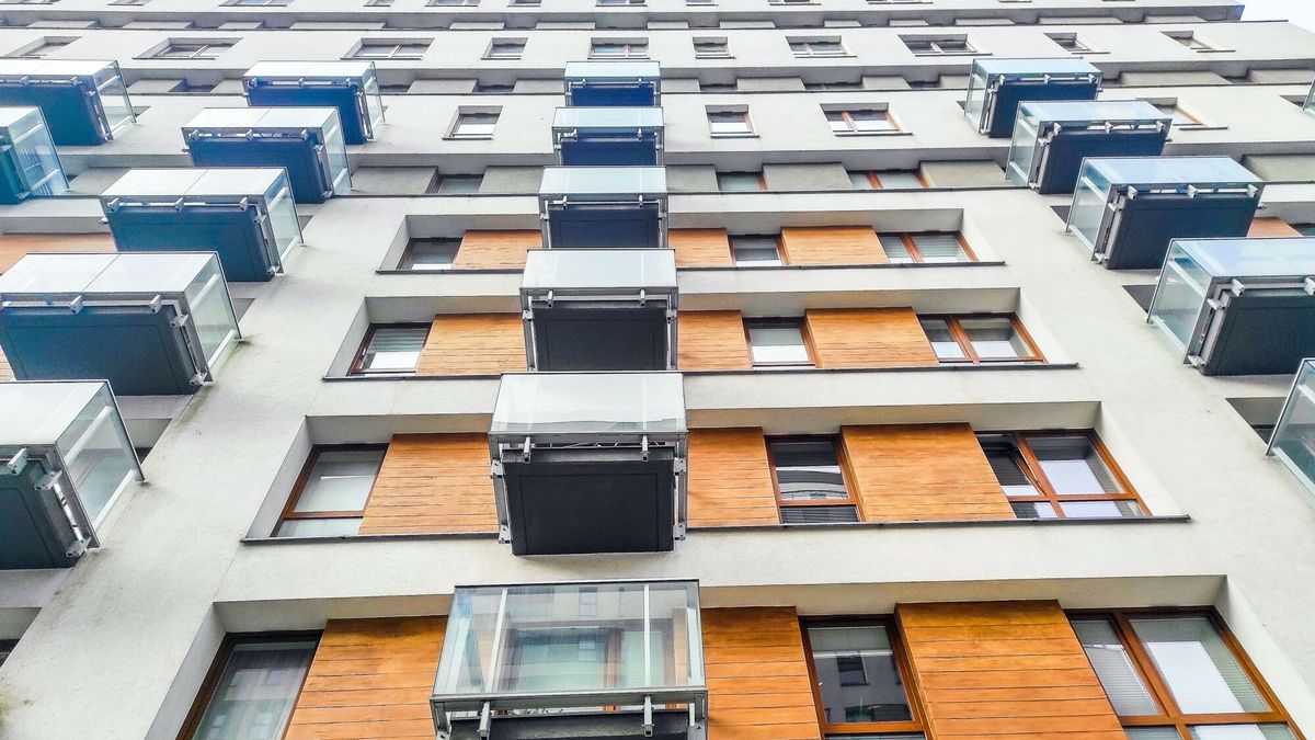 Zgodnie z rządowym rozporządzeniem minimalna powierzchnia lokalu użytkowego w budynku ma wynosić 25 mkw.