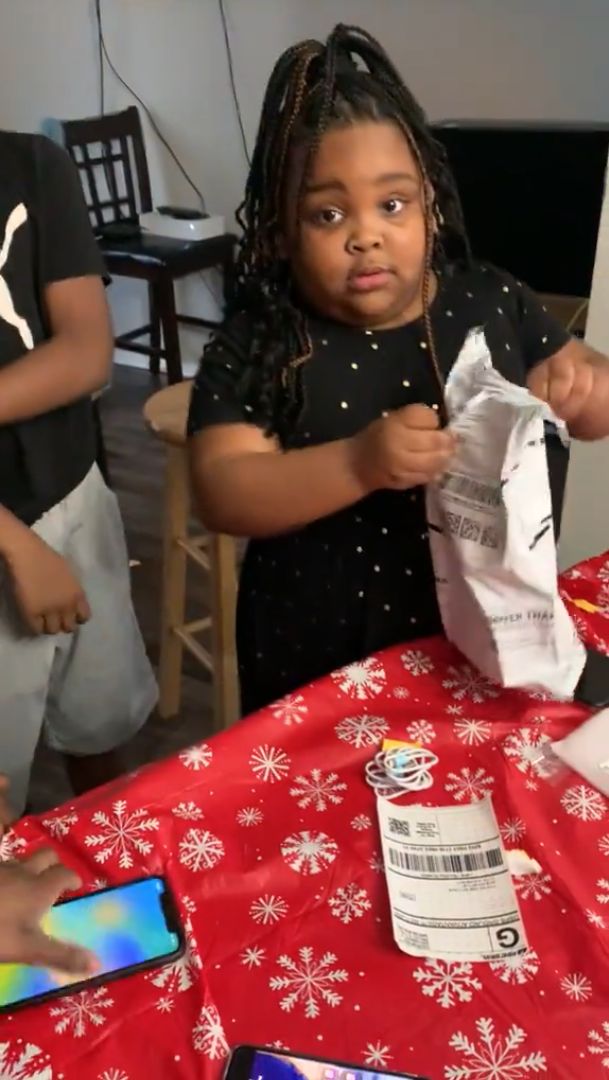 Dziewczynka dostała paczkę z herbatą odchudzającą 