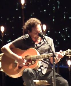 Eddie Vedder śpiewa w miasteczku Twin Peaks