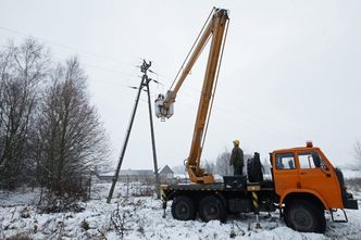 Podlaskie: Tysiące gospodarstw wciąż bez prądu, trwają naprawy w całym regionie