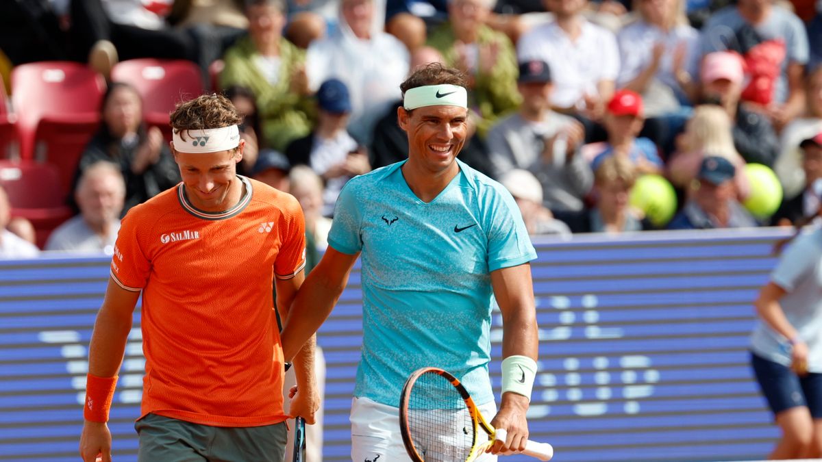 PAP/EPA / ADAM IHSE / Na zdjęciu: Casper Ruud i Rafael Nadal