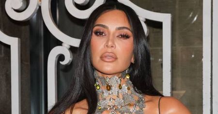 Kim Kardashian odsłania wdzięki w czarnym bikini. Fani są zachwyceni: "Złoty medal na olimpiadzie PIĘKNOŚCI" (ZDJĘCIA)