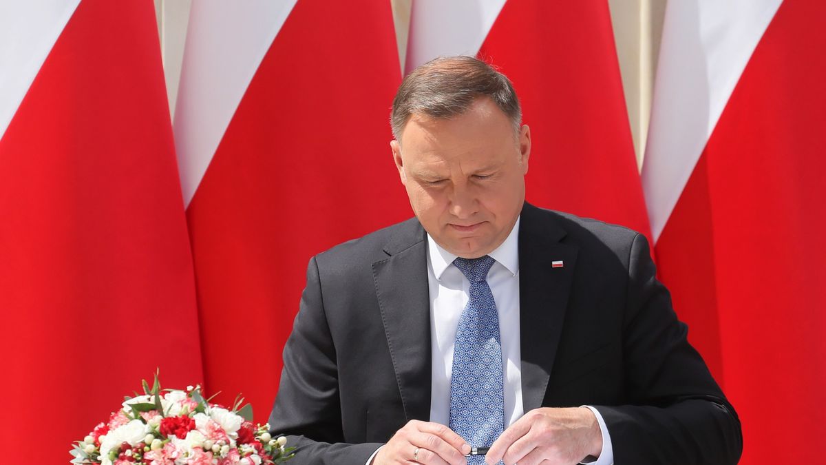 Andrzej Duda podpisał projekt zmiany konstytucji w sprawie adopcji przez pary jednopłciowe