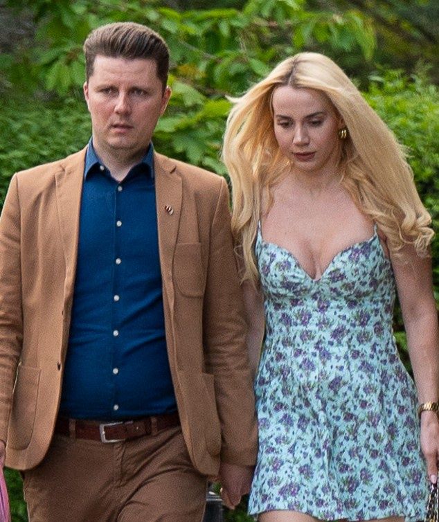 Romantyczny spacer Marianny Schreiber i Piotra Korczarowskiego