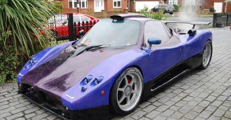 Replika Pagani Zondy zrobiona ze złomu i V8 Audi